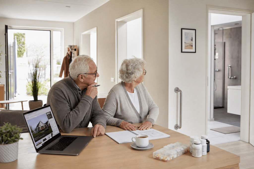 Wanneer is het verstandig om na te denken over verhuizen naar een gelijkvloerse woning om langer thuis te kunnen blijven&nbsp;wonen?